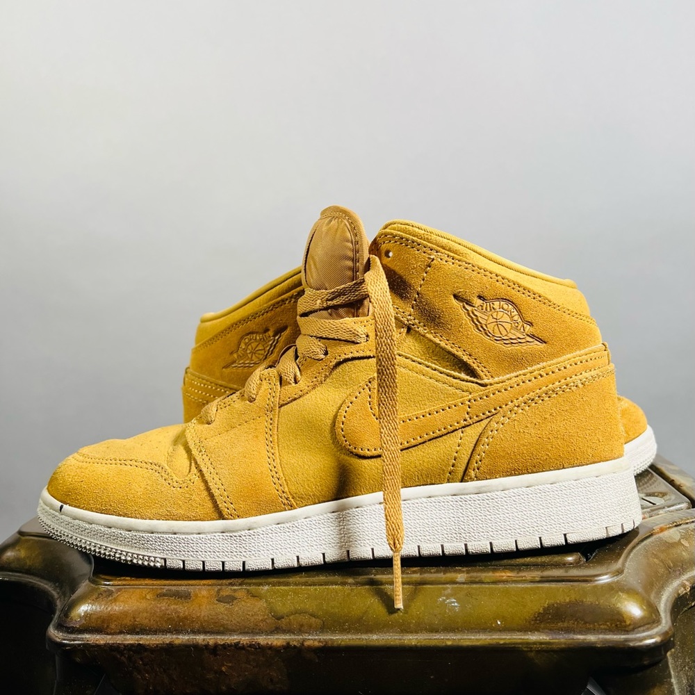 Jordan 1 Retro - All Tan Mids - Men’s 7/ Women’s 9